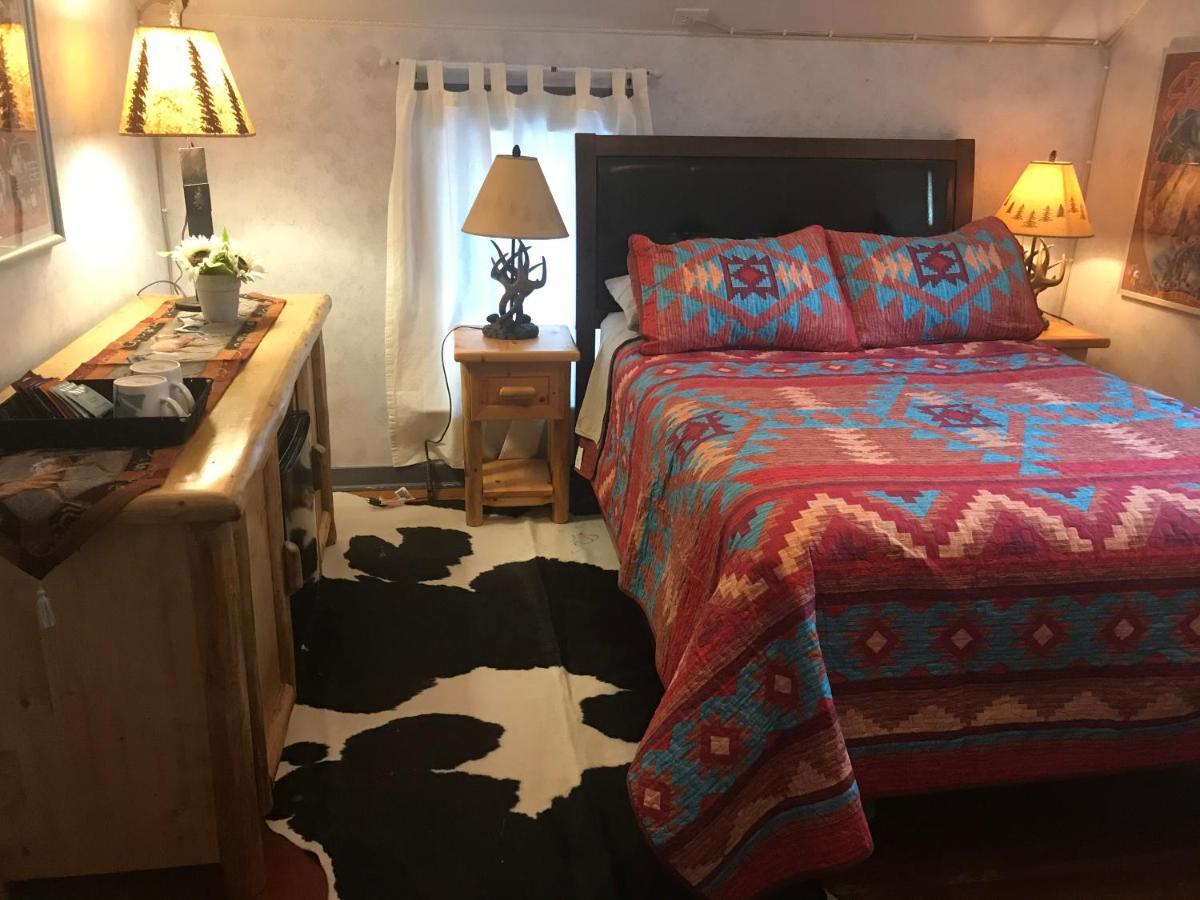 Holiday Lodge Bed And Breakfast Banff Dış mekan fotoğraf